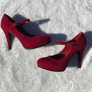 Red strapped closed toe heel